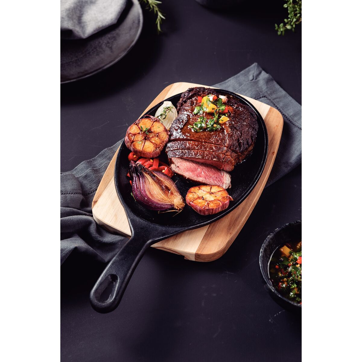 Tramontina Sartén de Hierro Fundido con Bandeja de Madera Churrasco Essencial 38 x 19 cm