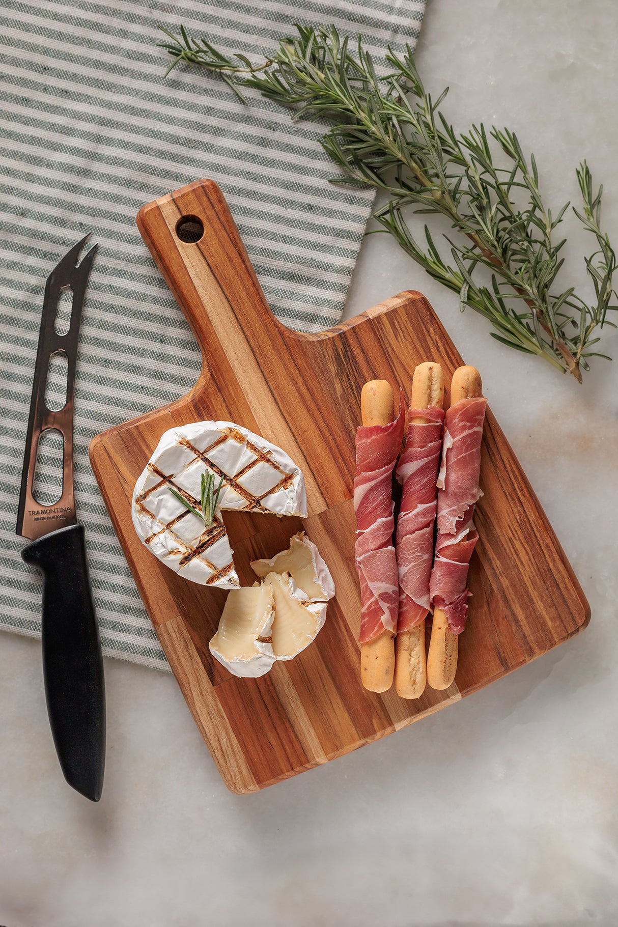Tramontina Juego Tabla de Madera Teca + Cuchillo para Queso Kitchen